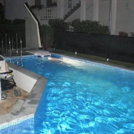 In Bogovici Mit Grossem Gemeinsamem Pool Daire Malinska