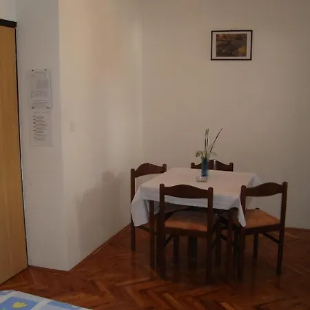In Bogovici Mit Grossem Gemeinsamem Pool Apartment